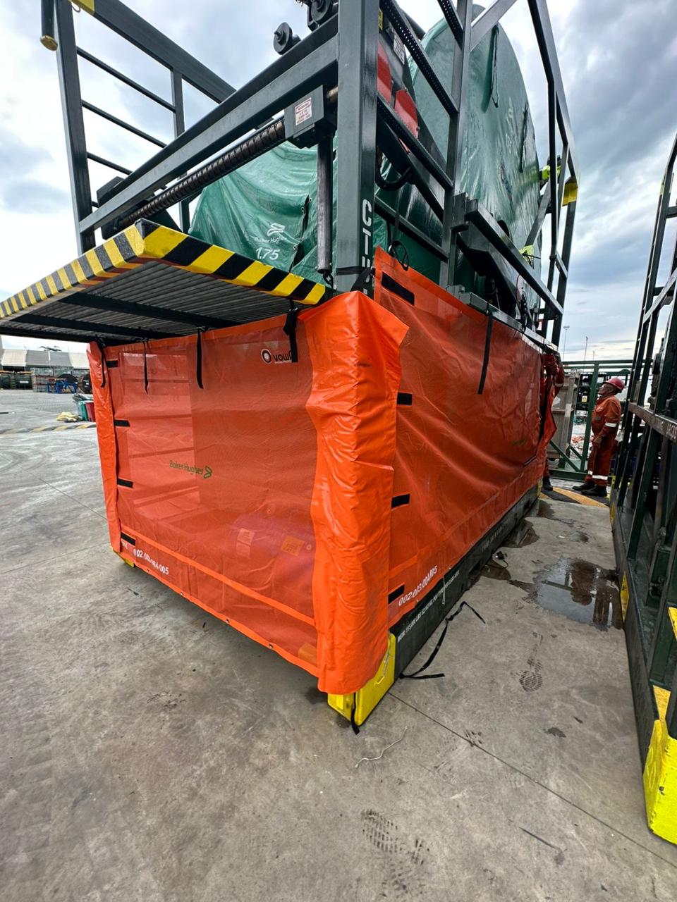 Enclausuramento laranja Vowf em plataforma offshore